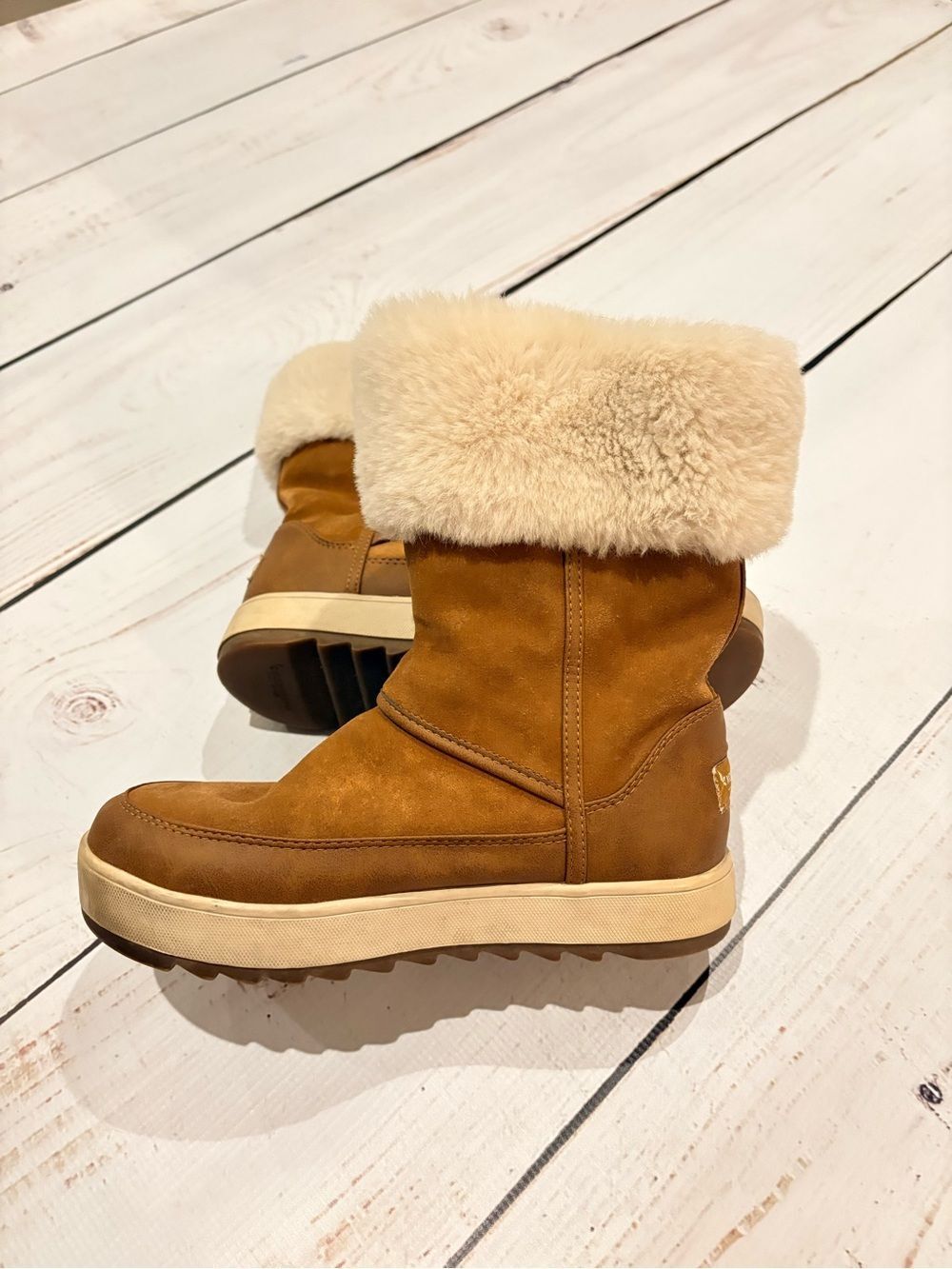 Koolaburra by UGG | Chestnut & Cream boots - Picture 5 of 8